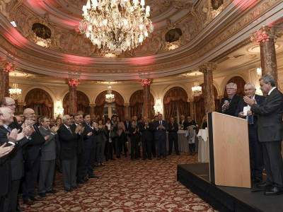 President André Garino on the desk, surrounded by his colleagues at the CES, at the end of his speech © Manuel Vitali - Directorate of Communication