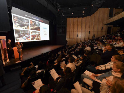 Voting by Monaco students for the Children's Prize, in the presence of Marc Obéron, founder of the Festival and Bénédicte Schutz, Director of International Cooperation. © Directorate of Communication / Michaël Alesi