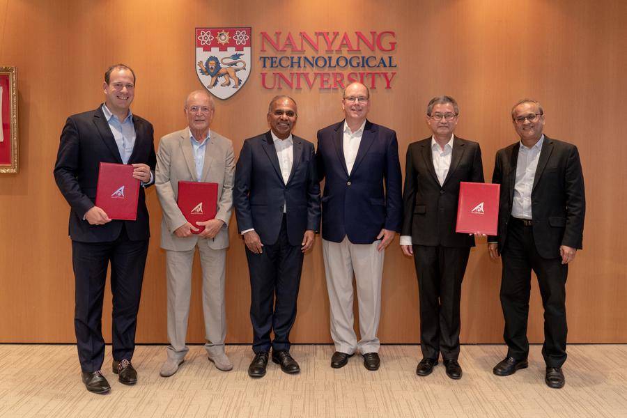 From left to right: Frédéric Genta, Interministerial Delegate for Digital Transition; HE Mr Bernard Fautrier, Minister Plenipotentiary - Vice-President and Chief Executive Officer of the Prince Albert II of Monaco Foundation; Pr. Subra Suresh, President, Nanyang University of Technology (NTU); HSH Prince Albert II; Prof. Subodh Mhaisalkar, NTU Associate Vice President and Executive Director of the NTU Energy Research Institute, and Prof. Ling San, Provost and Vice President (Academic) of NTU © NTU Singapore