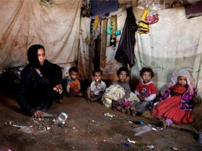 Picture of a family in Yemen