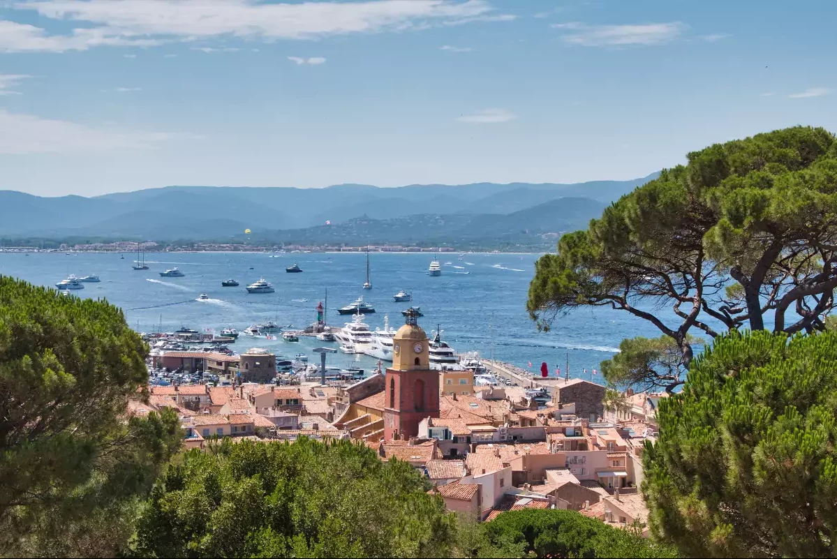 Are Saint-Tropez restaurants really blacklisting customers because they ...