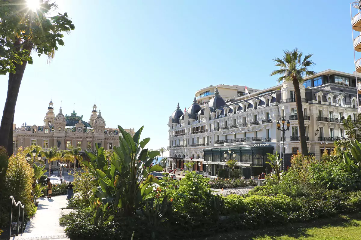 Monte Carlo - famous district of Monaco. Free travel guide for you!