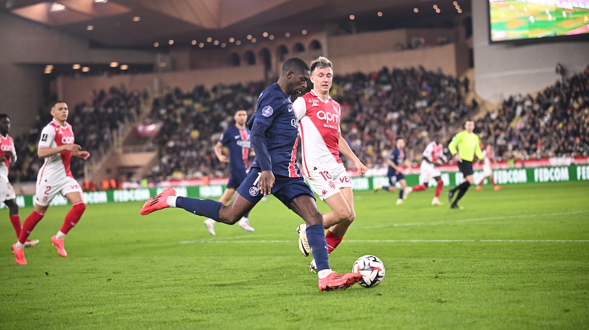 Dembélé swinging a ball into the box at the Stade Louis II during PSG's 4-2 win against Monaco