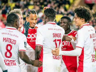 Thilo Kehrer and the rest of the Monaco squad congratulate Singo as he gives Monaco the lead against Toulouse at the Stade Louis II