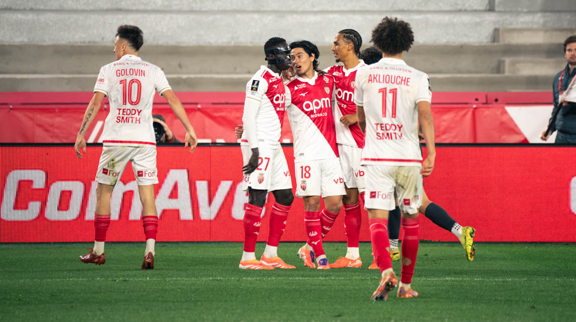 Minamino celebrates netting the eventual winner for Monaco against PSG