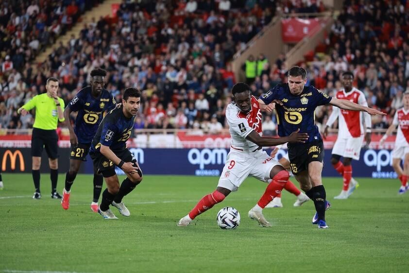 Monaco's Balogun in a tussle with Lille's Perraud