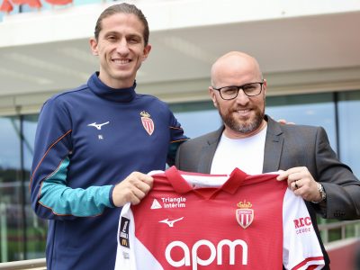 Scuro alongside Luís smiling and holding up an AS Monaco shirt