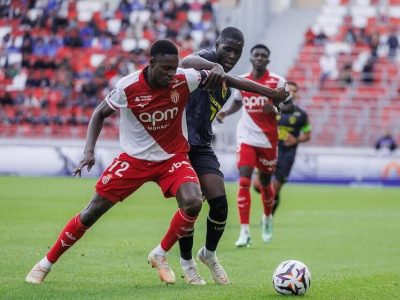 Sadibou Sané challenges for a ball during Monaco's draw against Lille