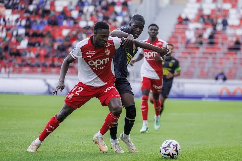 Sadibou Sané challenges for a ball during Monaco's draw against Lille